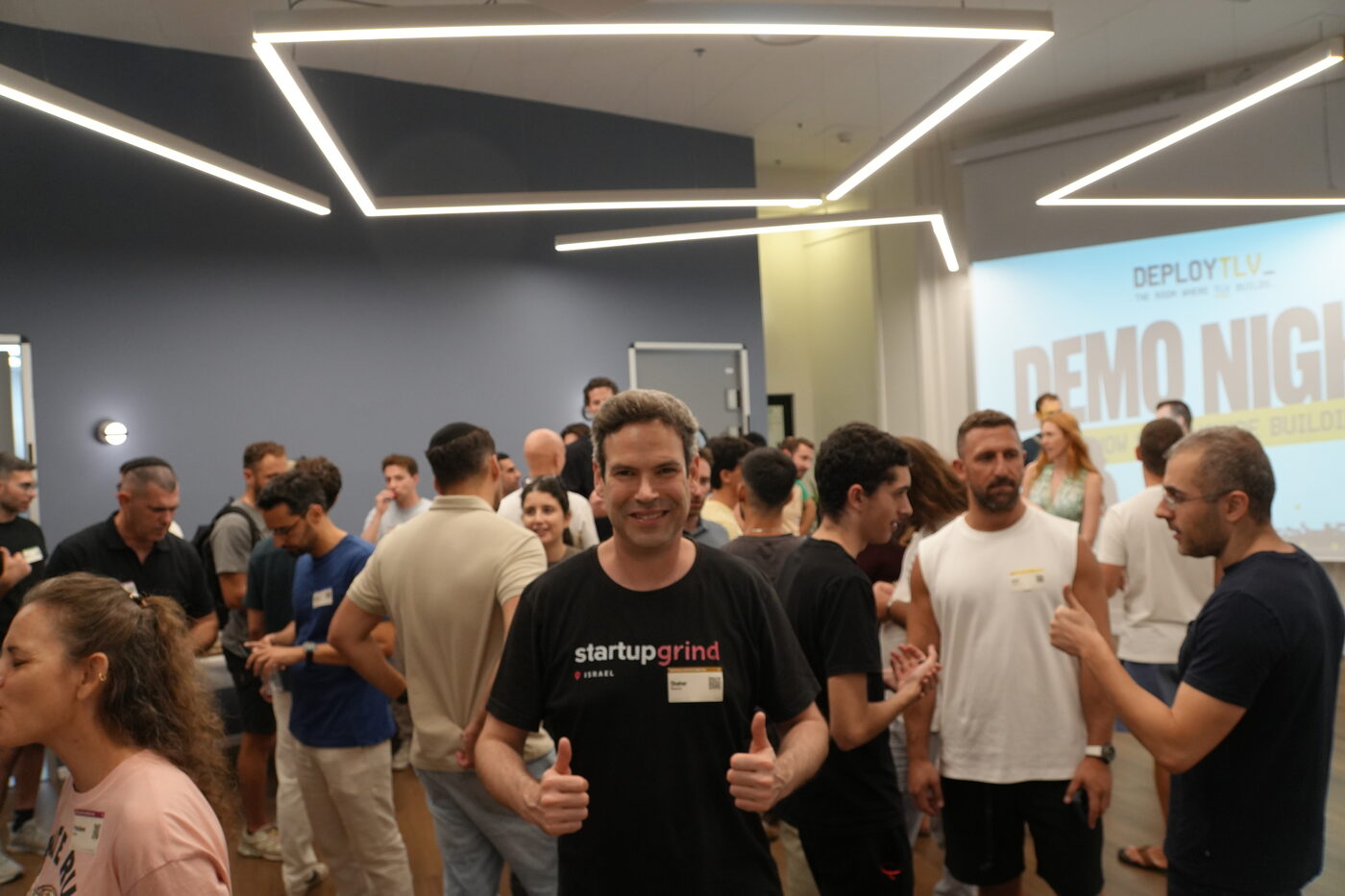 A packed room talking at DEPLOY_005